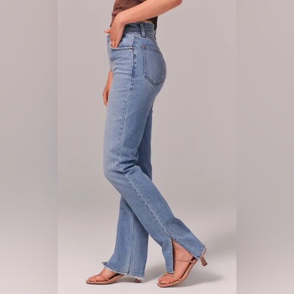 Abercrombie & Fitch Denim - Abercrombie & Finch the 90’s Straight Ultra High Rise w/ Slits at Ankle 29/8
